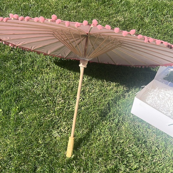 ROSE PINK POMPOM PARASOL - Picture 4 of 6